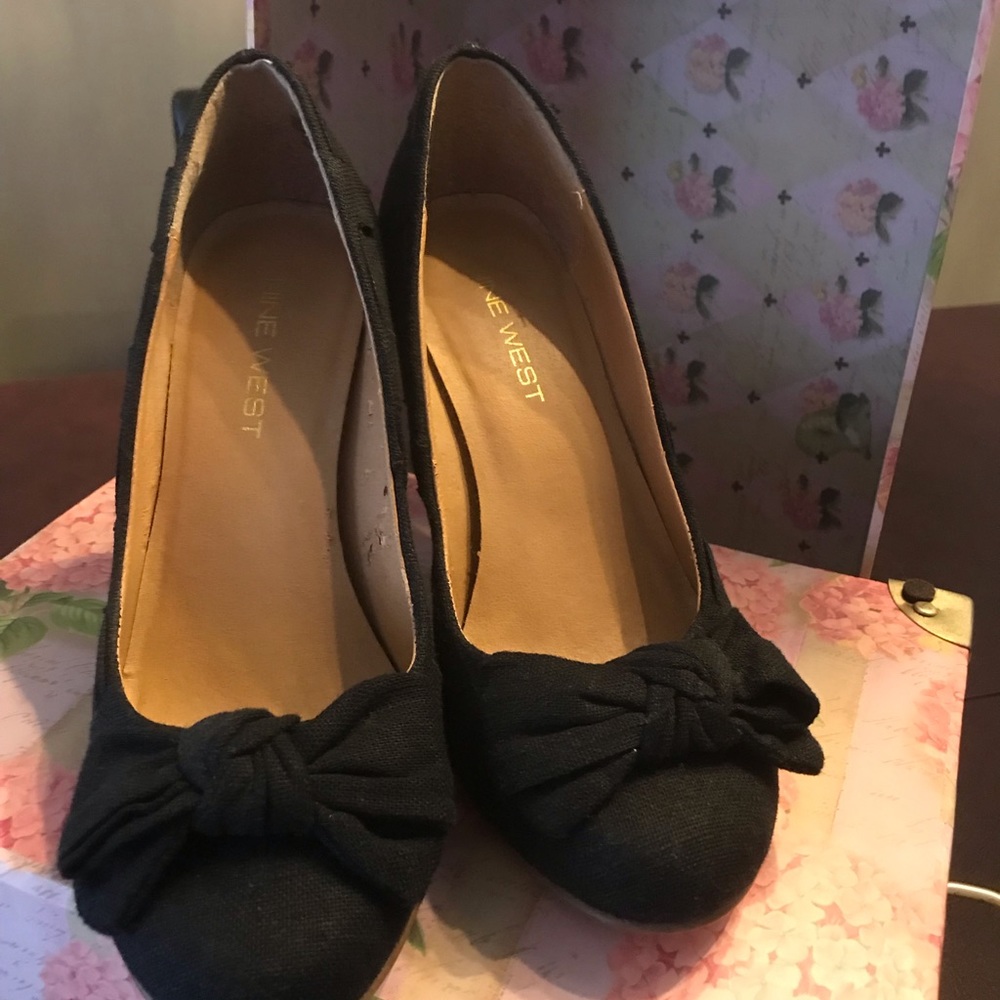 Nine West size 6 fabric heels
